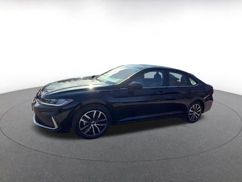 Used 2025 Volkswagen Jetta SE image 8