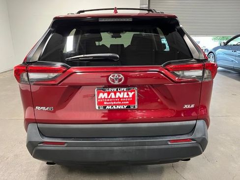 Used 2020 Toyota RAV4 XLE w/ Convenience Package FWD image 4