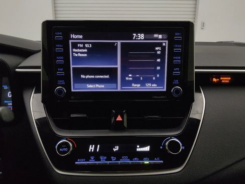 Used 2021 Toyota Corolla LE FWD image 25