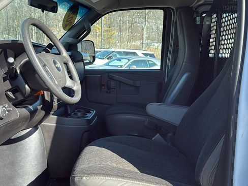Used 2024 Chevrolet Express 2500 w/ Driver Convenience Package image 13