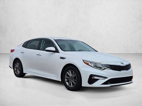 Used 2020 Kia Optima LX image 3