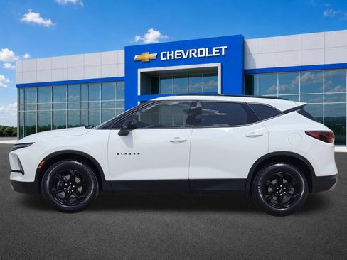 Used 2023 Chevrolet Blazer LT w/ Midnight/Sport Edition FWD image 3