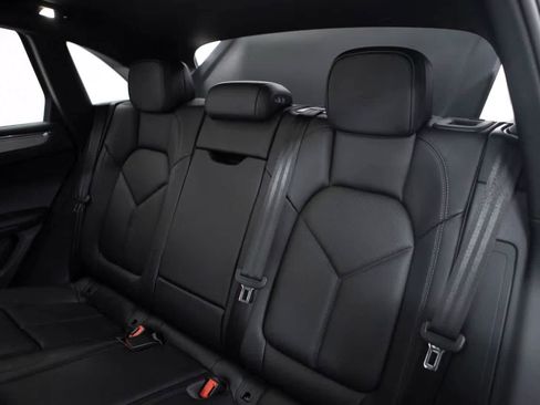 Certified 2026 Porsche Macan AWD/4WD image 36