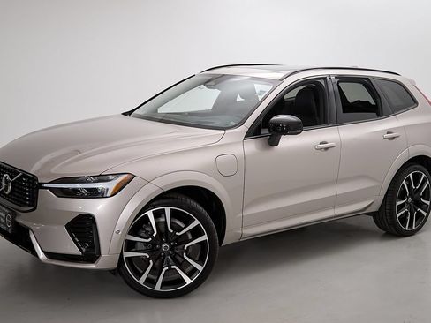 Certified 2023 Volvo XC60 T8 Ultimate w/ Protection Package Premier AWD/4WD image 3