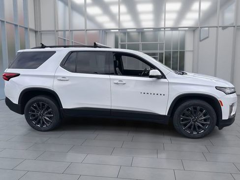 Used 2023 Chevrolet Traverse RS image 2