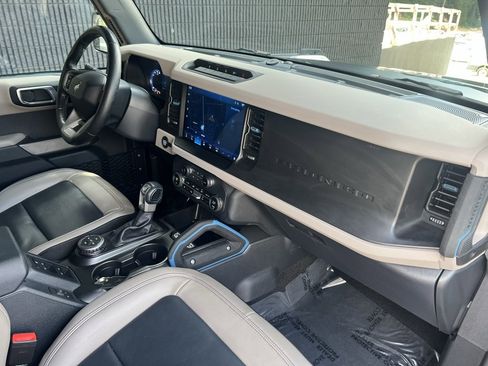 Used 2023 Ford Bronco Wildtrak image 29