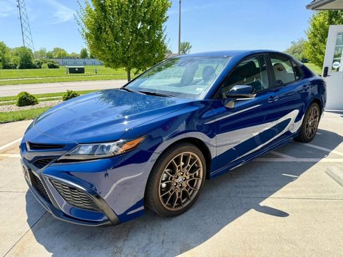 Used 2023 Toyota Camry SE w/ Convenience Package AWD/4WD image 3