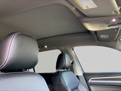 Used 2023 Volkswagen Atlas SE w/ Panoramic Sunroof Package FWD image 14
