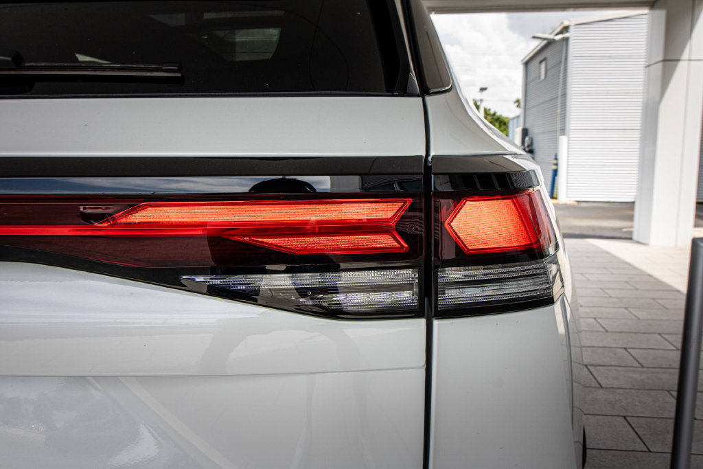New 2026 Volkswagen Tiguan SE R-Line FWD image 14