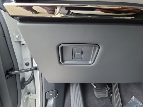 New 2026 Land Rover Range Rover Sport SE AWD/4WD image 13