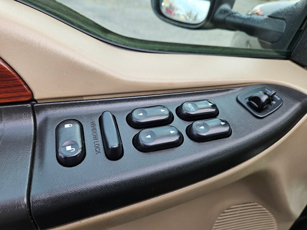Used 2005 Ford F350 Lariat AWD/4WD image 16