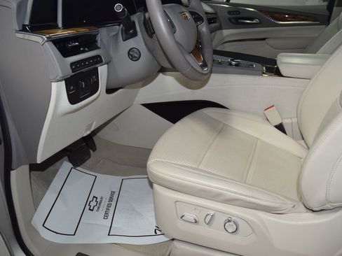 Used 2024 Cadillac Escalade ESV Sport Platinum w/ LPO, ONYX Package image 39