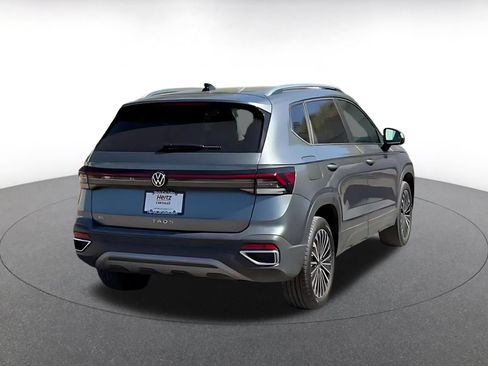 Used 2025 Volkswagen Taos SE FWD image 14