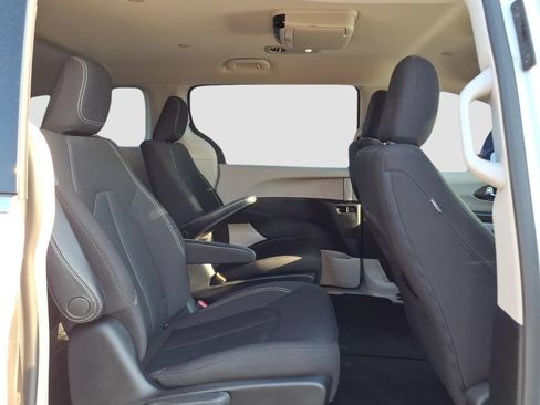 Used 2020 Chrysler Voyager LX w/ Cold Weather Group FWD image 12