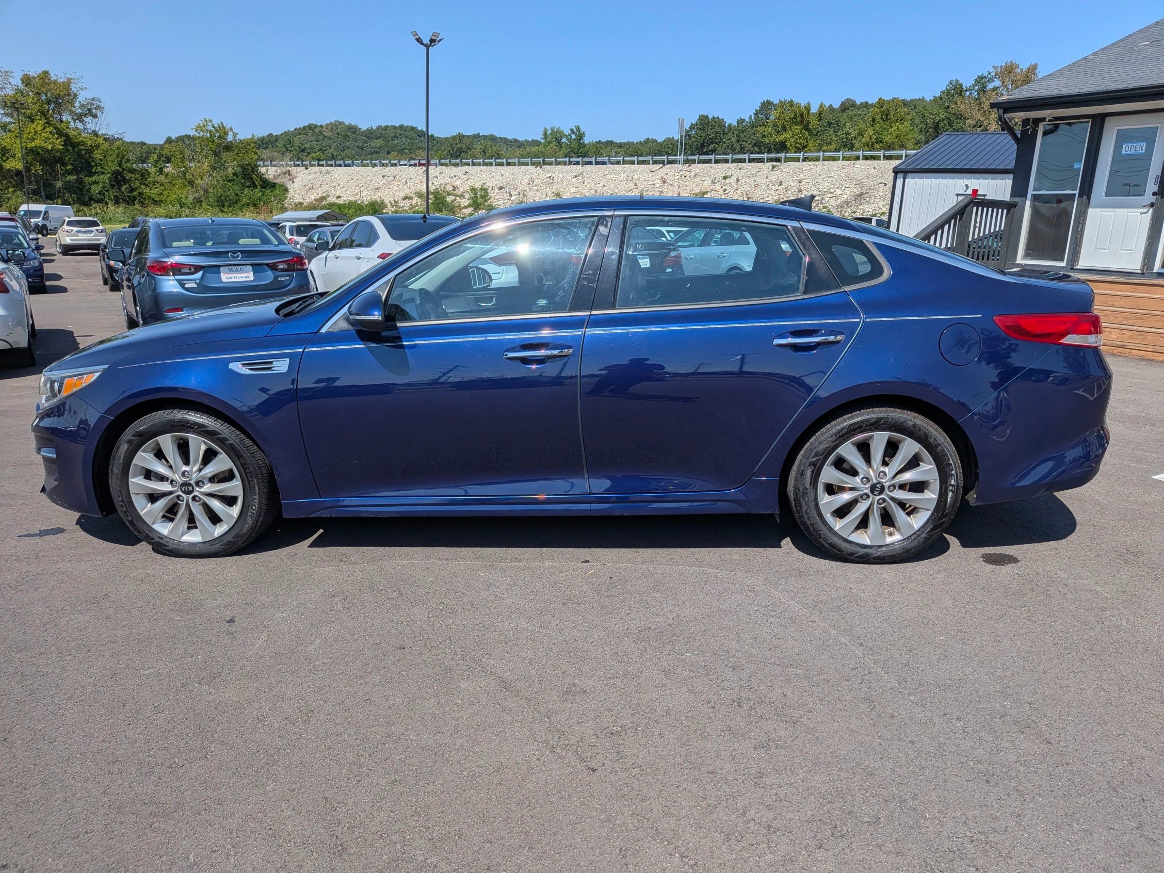 Used 2016 Kia Optima EX w/ Premium Package FWD image 3