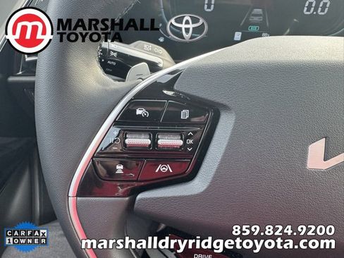 Used 2025 Kia Niro EX image 17