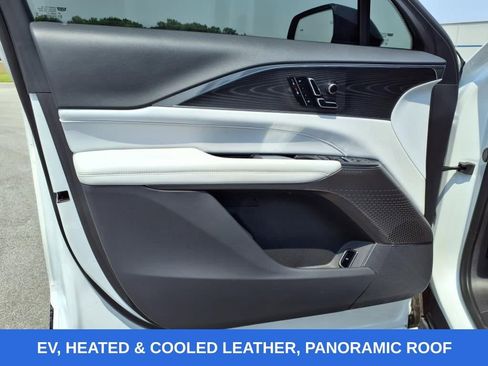 Used 2024 Cadillac Lyriq Sport image 29