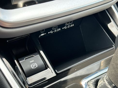 Used 2023 Subaru Outback Premium AWD/4WD image 21
