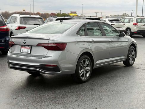 Certified 2023 Volkswagen Jetta SE w/ Panoramic Sunroof Package image 4