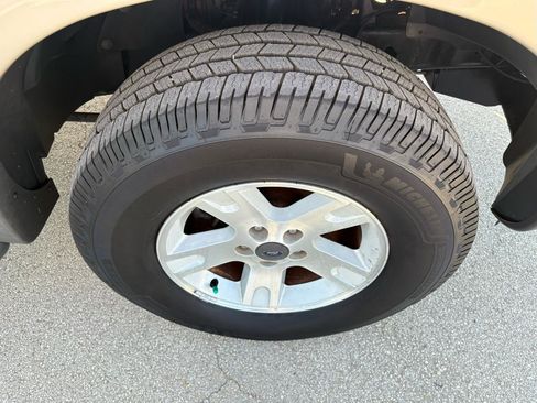 Used 2005 Ford Explorer Sport Trac XLT image 9