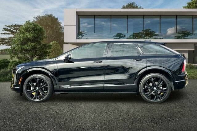 Certified 2025 Cadillac Optiq Sport 2 w/ LPO, ONYX Package AWD/4WD image 7