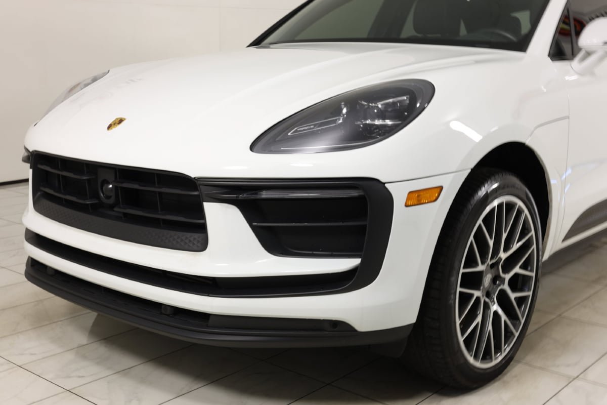 Used 2023 Porsche Macan AWD/4WD image 44