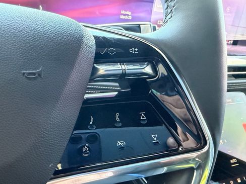 Used 2025 Cadillac Escalade ESV Sport w/ Touring Package image 12