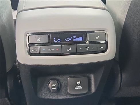 Used 2022 Hyundai Palisade SEL w/ Premium Package FWD image 18