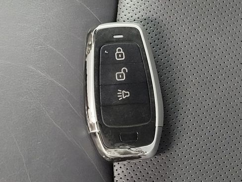 Used 2021 Buick Enclave Essence image 32