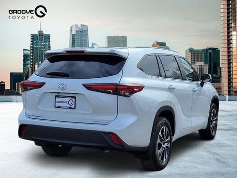 Used 2025 Toyota Highlander XLE image 6