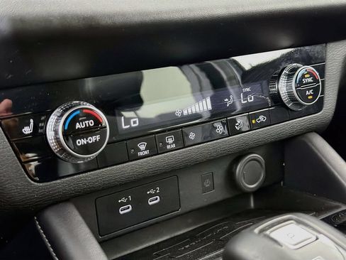 Used 2025 Mitsubishi Outlander SE FWD image 19