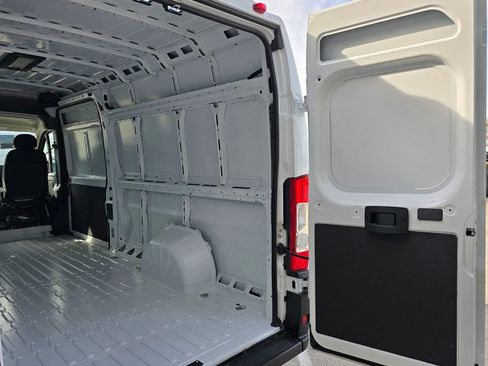 Used 2025 RAM ProMaster 3500 w/ Convenience Group image 12