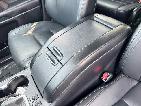 Used 2017 Toyota Highlander XLE FWD image 21