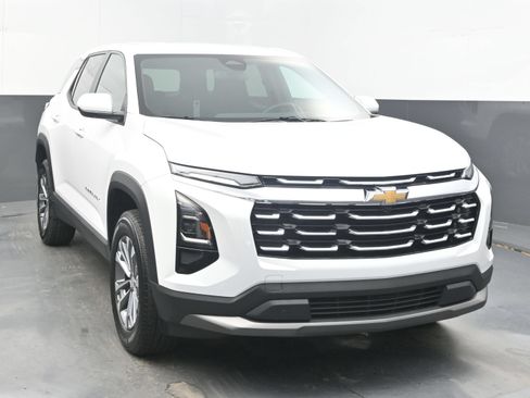 Used 2025 Chevrolet Equinox LT FWD image 3
