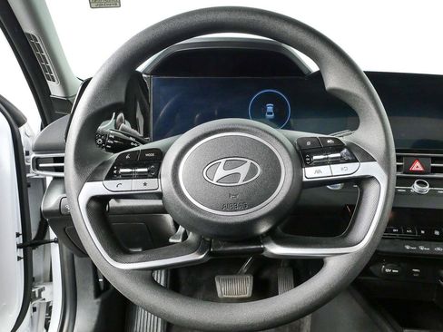 Used 2024 Hyundai Elantra SEL FWD image 9