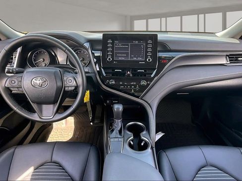 Used 2023 Toyota Camry SE image 7