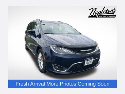 Used 2017 Chrysler Pacifica Touring-L w/ Tire & Wheel Group