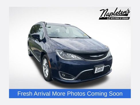 Used 2017 Chrysler Pacifica Touring-L w/ Tire & Wheel Group FWD image 1