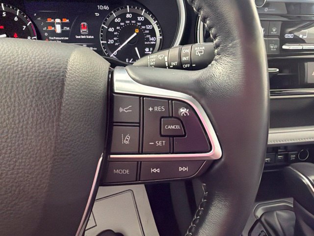 Used 2020 Toyota Highlander XLE AWD/4WD image 36