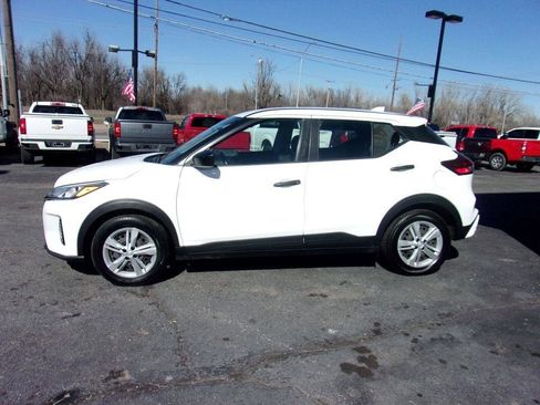 Used 2021 Nissan Kicks S FWD image 2