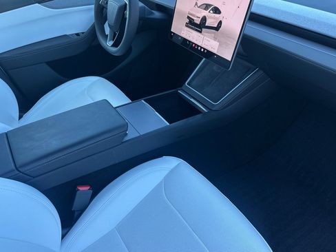 Used 2026 Tesla Model Y Long Range AWD/4WD image 18
