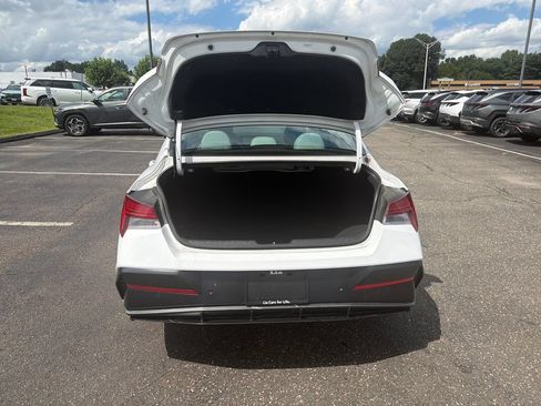 Used 2024 Hyundai Elantra Limited FWD image 25