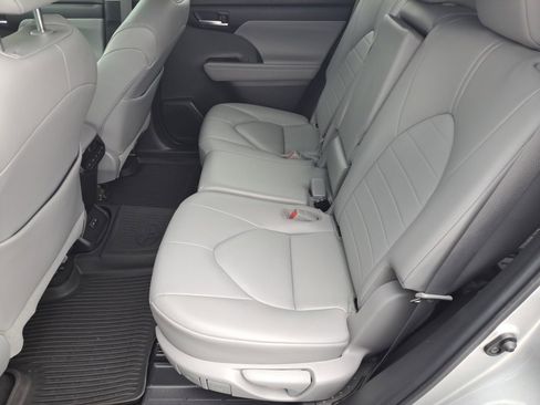 Used 2023 Toyota Highlander XLE FWD image 15