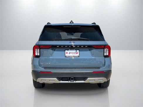 Used 2025 Ford Explorer Active w/ Active Comfort Package image 6