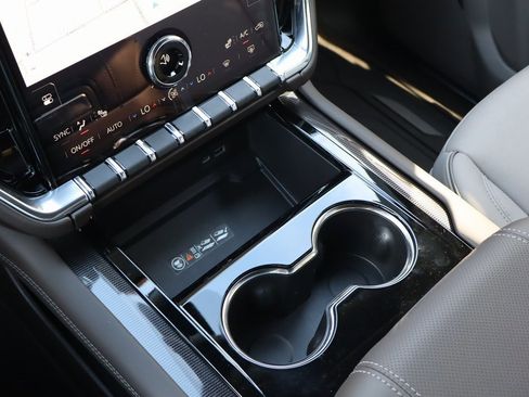 New 2026 GMC Yukon XL Elevation w/ LPO, Floor Liner Package image 18