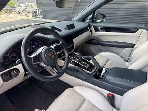 Certified 2019 Porsche Cayenne image 4