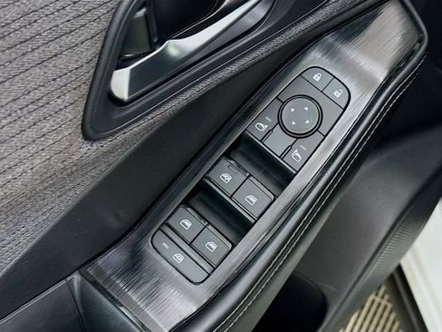 Used 2023 Nissan Rogue SV image 17