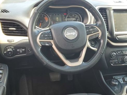 Used 2016 Jeep Cherokee Latitude w/ Comfort/Convenience Group AWD/4WD image 12