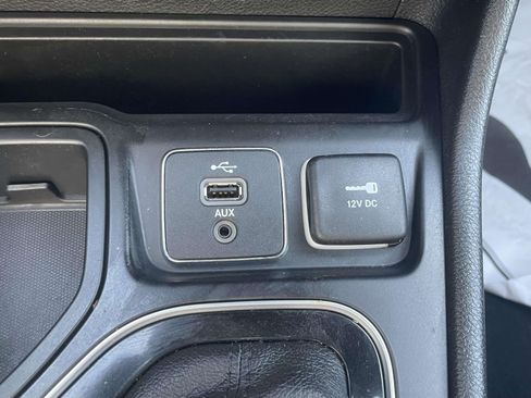 Used 2019 Jeep Cherokee Limited FWD image 29