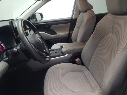 Used 2021 Toyota Highlander L FWD image 17